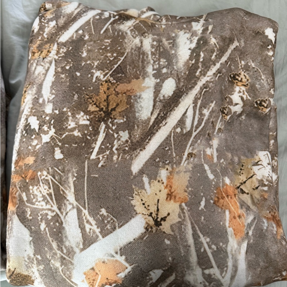 Brown and Tan Leaf Pattern Bedding - image 1